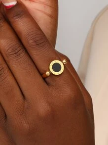 Anillo con diseño de números romanos con diseño redondo