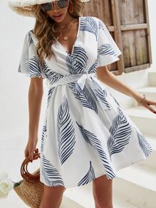 SHEIN VCAY 熱帶圖案蝴蝶袖繫腰帶連衣裙 - 白色 - 查看 1