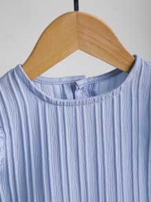 嬰兒荷葉邊上衣和木耳邊下擺短褲