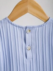 嬰兒荷葉邊上衣和木耳邊下擺短褲