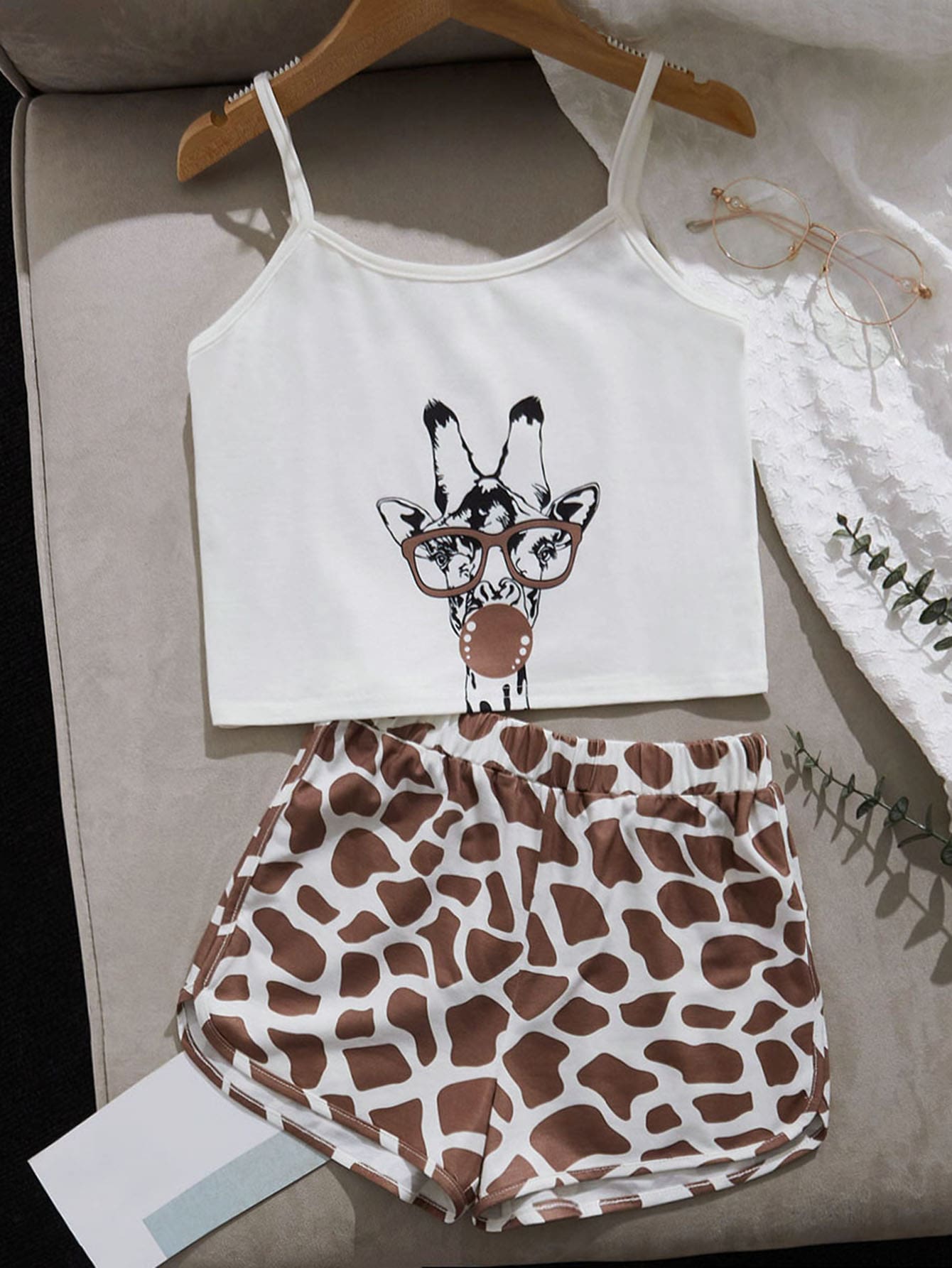 SHEIN Girls Giraffe Print Cami Top & Shorts PJ Set - Multicolor - View 1