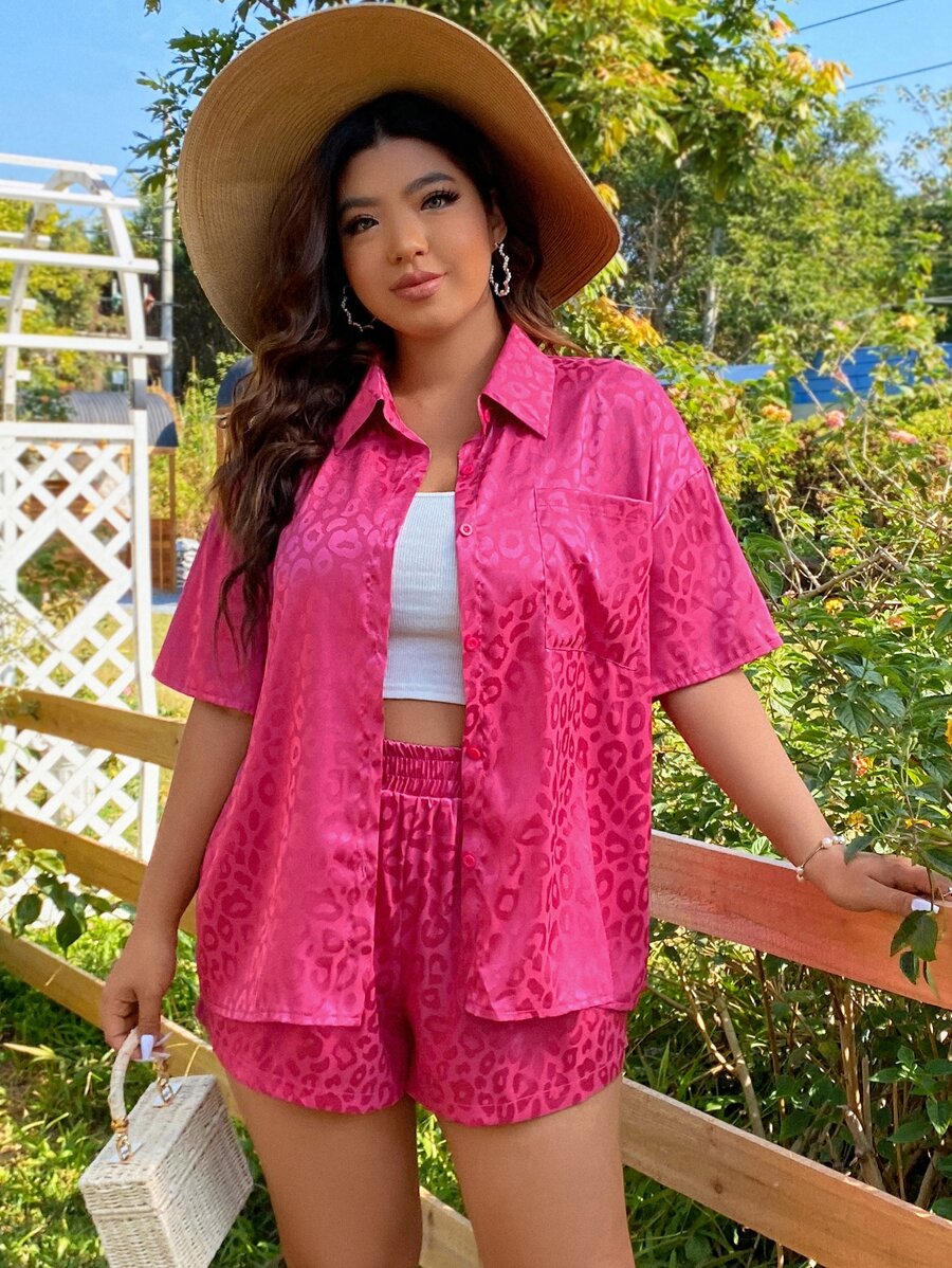 SHEIN Holidaya 大碼豹紋提花落肩袖襯衫和短褲 - 玫紅色 - 查看 1