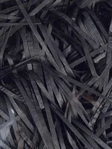 1包彩色碎皺紋紙拉菲草填充物用於DIY婚禮派對禮品盒糖果材料包裝填充物 - 黑色 - 查看 3