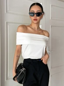 DAZY Áo thun dệt kim gân sọc, trễ vai, gập vạt, thích hợp mặc đi chơi cho nữ. - trắng - Xem 4