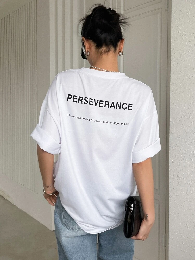 DAZY חולצת טי עם כתף נפתחת וסמליל - PERSEVERANCE - אם לא היו עננים, לא היינו צריכים ליהנות מהשמש - לבן - ראה 6