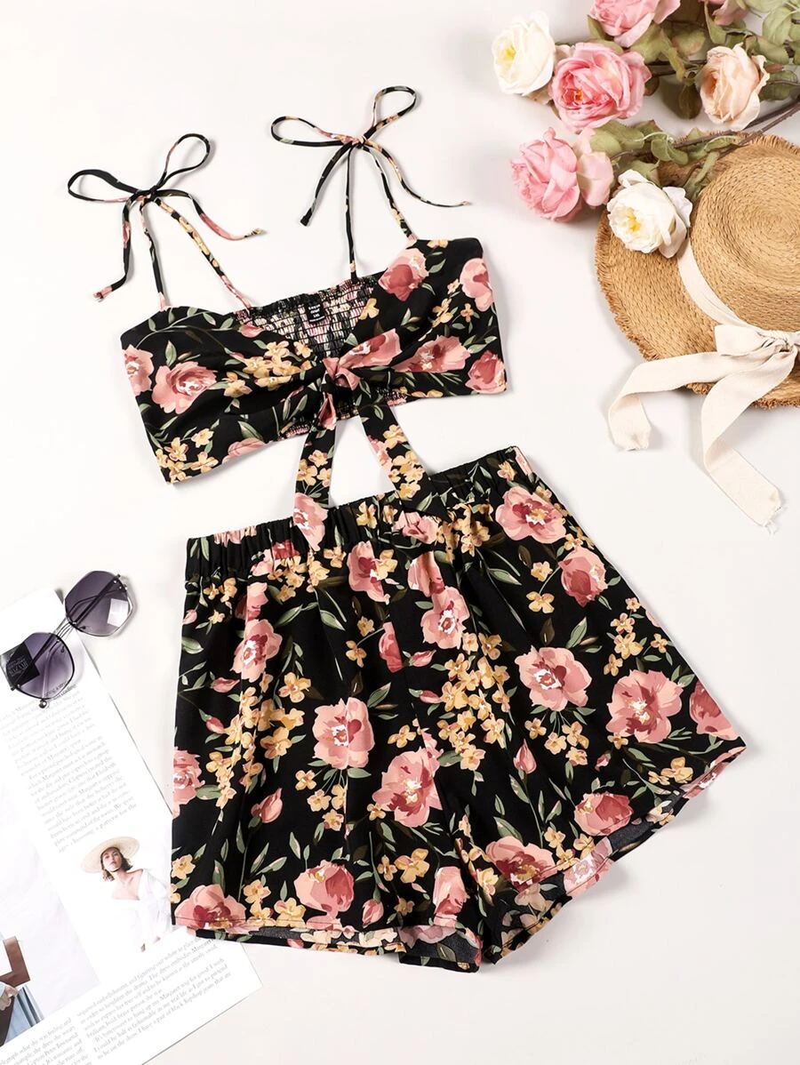 SHEIN Holidaya Plus Floral Print Tie Shoulder Cami Top & Shorts - Multicolor - View 1