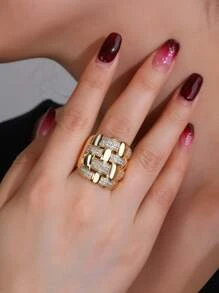 1 pieza de anillo ancho de cara cuadrada bañado en oro con material de cobre para mujeres con múltiples opciones de color y ornamento de circonia cúbica