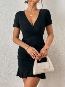SHEIN Frenchy Vestido ajustado de cuello cruzado fruncido bajo con fruncido - Negro - Ver 1