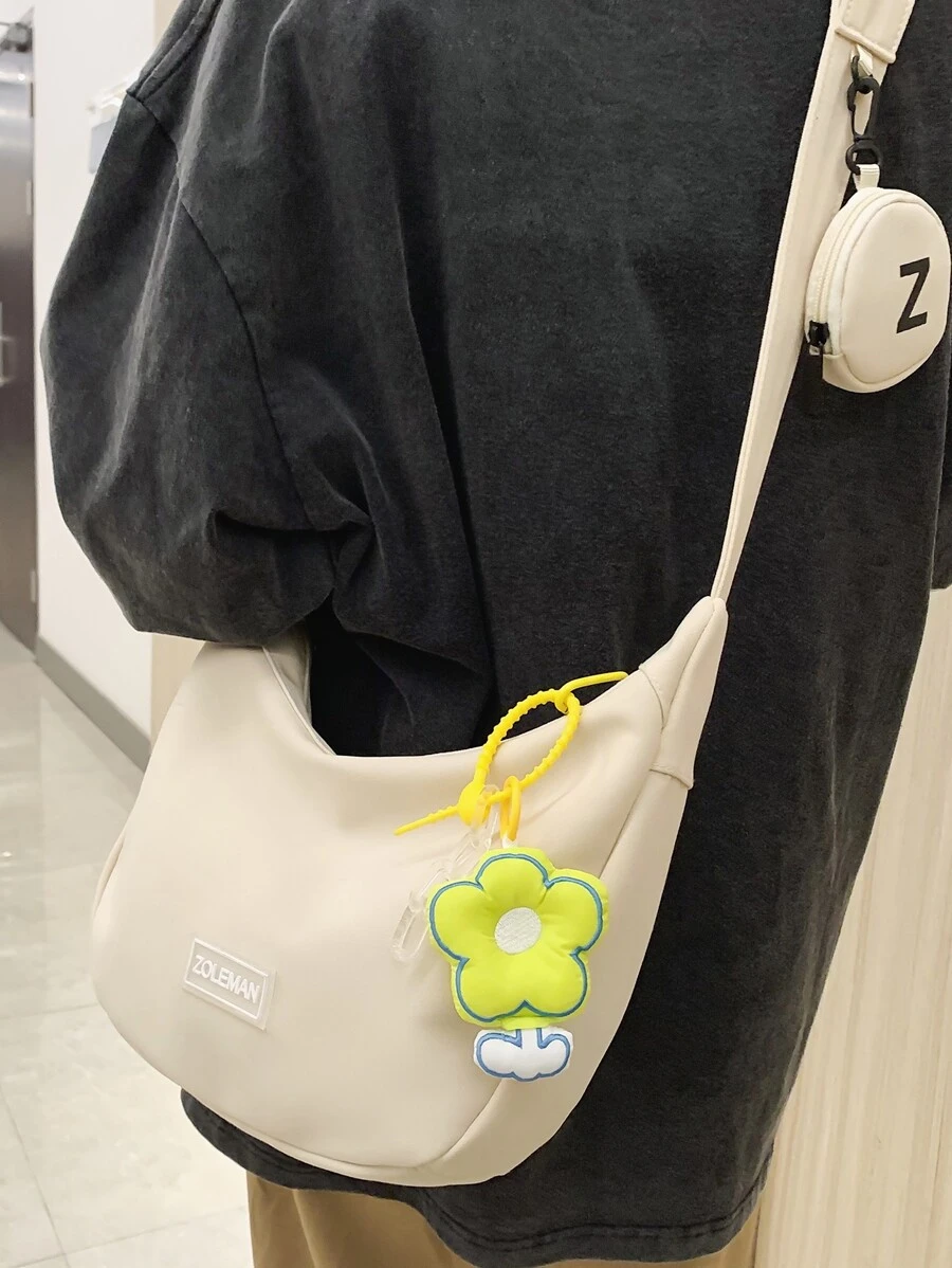 字母貼飾流浪包附包飾 - 米色 - 查看 1