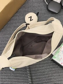 字母貼飾流浪包附包飾 - 米色 - 查看 7