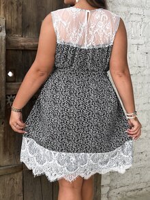 SHEIN LUNE 大碼碎花蕾絲拼接繫腰帶連衣裙 - 黑與白 - 查看 2