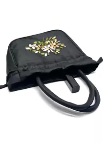 迷你优雅花卉刺绣抽绳设计水桶包，送给妈妈的母亲节礼物，时尚抽绳手提包，完美的日常手机零钱手提包，双手柄钱包（黑色） - 黑色 - 查看 7