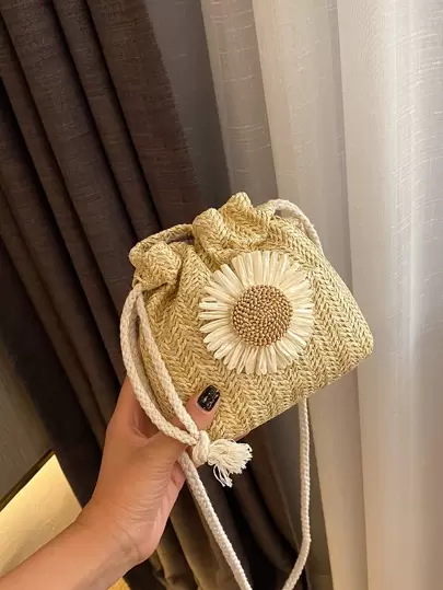 花卉貼花裝飾草編包適用於海灘,可愛抽繩設計斜肩包錢包,女士桶單肩包(5.1X5.9X1.9)英寸