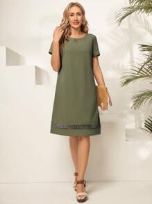 EMERY ROSE 素色蕾絲花邊拼接細節直筒洋裝 - 軍綠色 - 查看 1