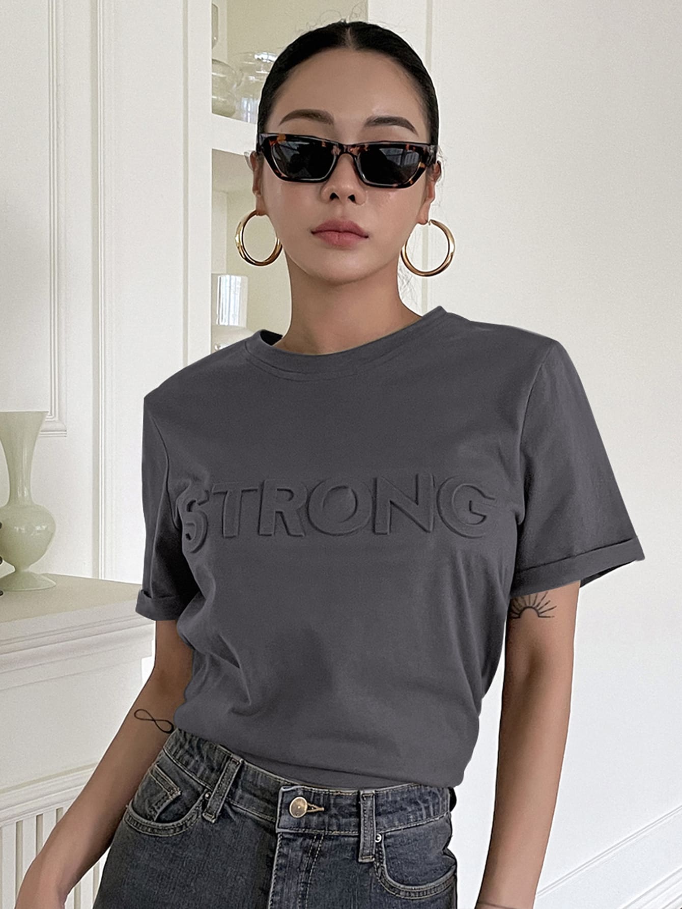 DAZY Đồ họa Chữ cái Áo thun - Màu xám đen - Xem 1