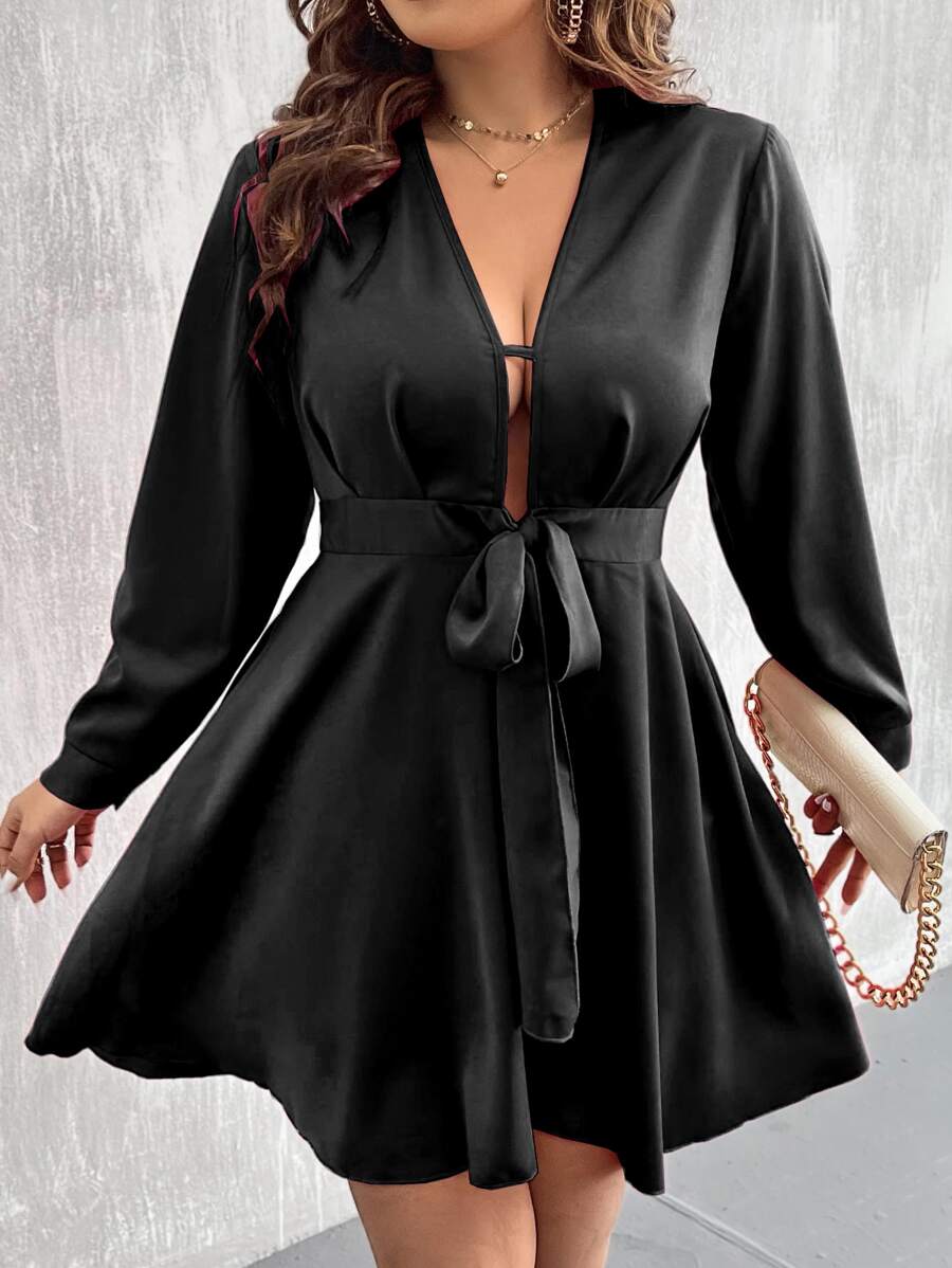 Celure 大碼素色前繫帶連衣裙 - 黑色 - 查看 1