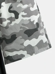 SHEIN 男孩迷彩印花翻蓋口袋短褲