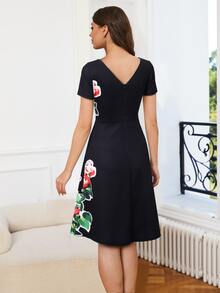 Floral Print A-line Dress - Black - View 2