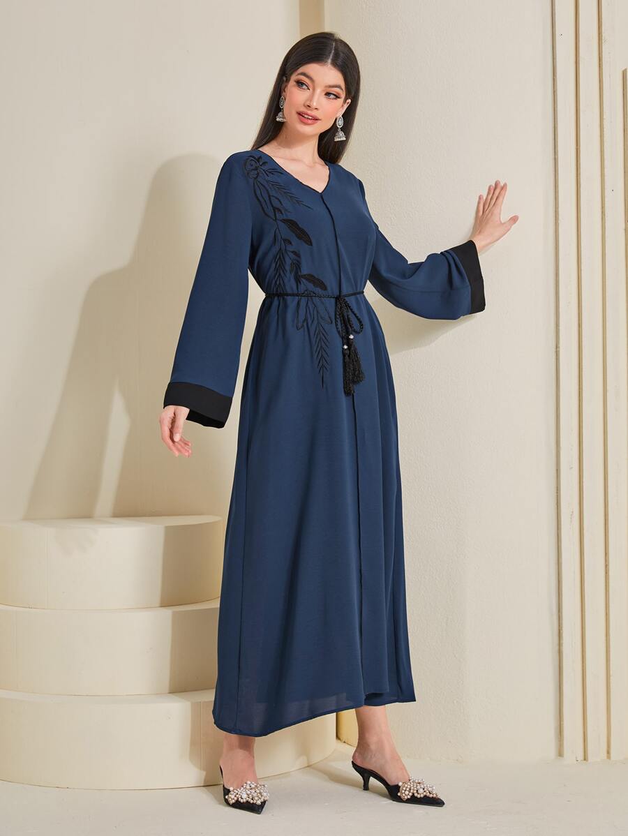 Al Najma Caftán con diseño bordado con cinturón