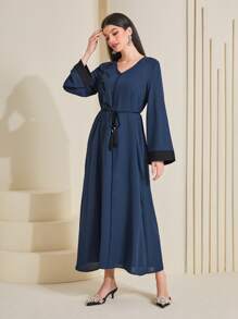 Al Najma Caftán con diseño bordado con cinturón