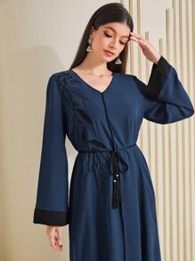 Al Najma Caftán con diseño bordado con cinturón