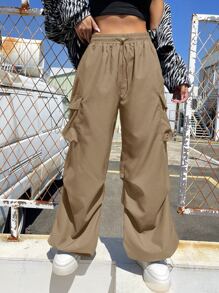 Coolane Pantalones cargo color caqui con cintura de cordón y bolsillos con solapa