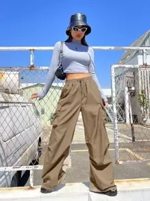 Coolane Pantalones cargo color caqui con cintura de cordón y bolsillos con solapa