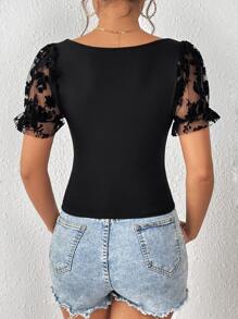 SHEIN Privé T-Shirt mit Kontrast Blume Mesh Puffärmeln