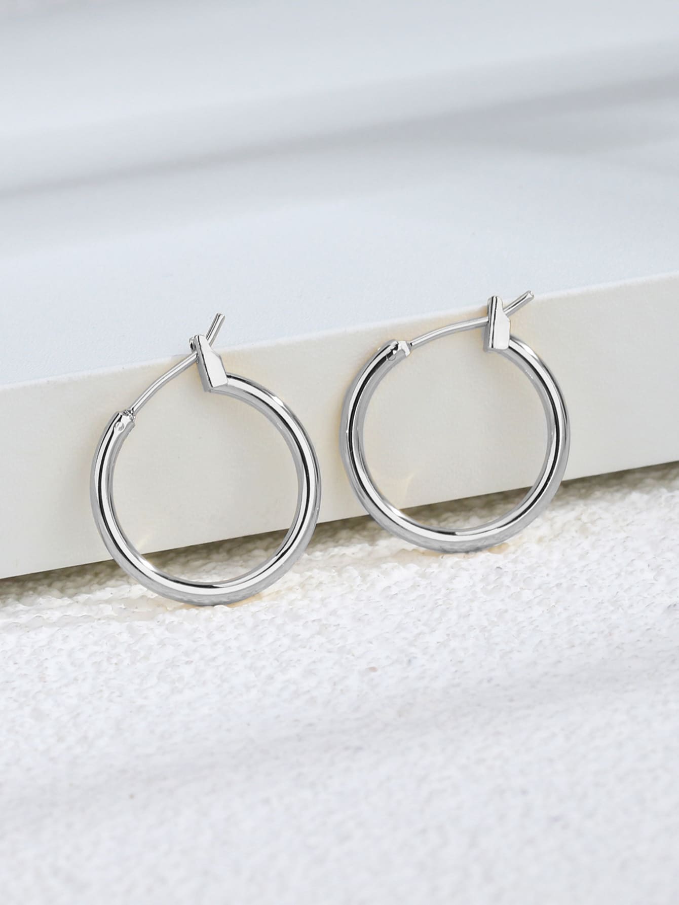 Charm-In 1入組簡約圈形耳環簡約圈形耳環圈形耳環簡約設計適合女士女孩派對節日禮物創意銅首飾 - 銀色 - 查看 1