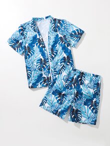 男孩熱帶圖案和服罩衫和沙灘褲