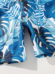 男孩熱帶圖案和服罩衫和沙灘褲