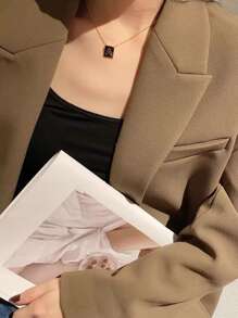 1入組字母細節矩形吊墜項鏈