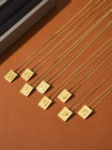 1入組字母細節矩形吊墜項鏈