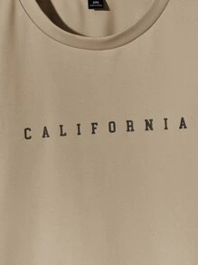 Manfinity RebelGame Hombres Camiseta con estampado de letra - Caqui - Ver 4