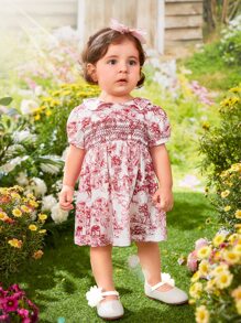 嬰兒花卉圖案和房屋印花泡泡袖洋裝