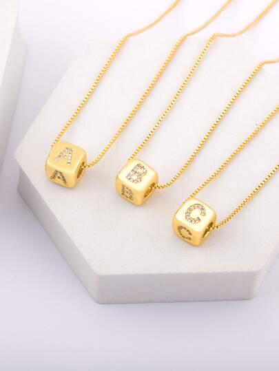 1入組方晶鋯石字母裝飾立方體吊墜項鍊