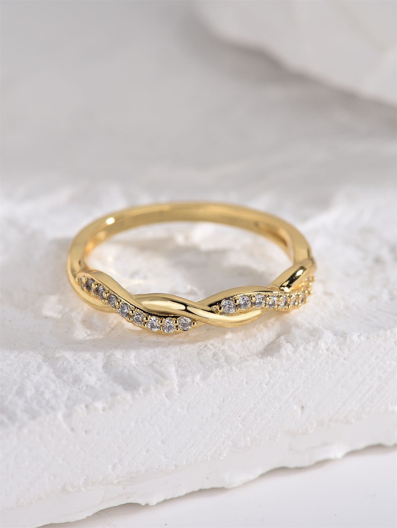 1 Chiếc Nhẫn Trang Trí Đính Đá Cubic Zirconia Tối Giản Thích Hợp Cho Phụ Nữ Đeo Hàng Ngày Và Tặng Quà - Vàng - Xem 1
