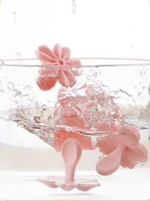 1 件樱花形饼干模具（1 个饼干模具 + 4 个花刀片）