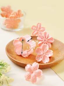 1 件樱花形饼干模具（1 个饼干模具 + 4 个花刀片）