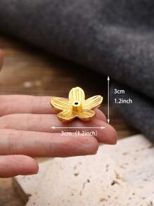 A Mini Golden Petal Incense Holder, An Iron Cherry Blossom Candle Holder, A Mini Desktop Incense Burner Ornament Gifts Birthday Graduation