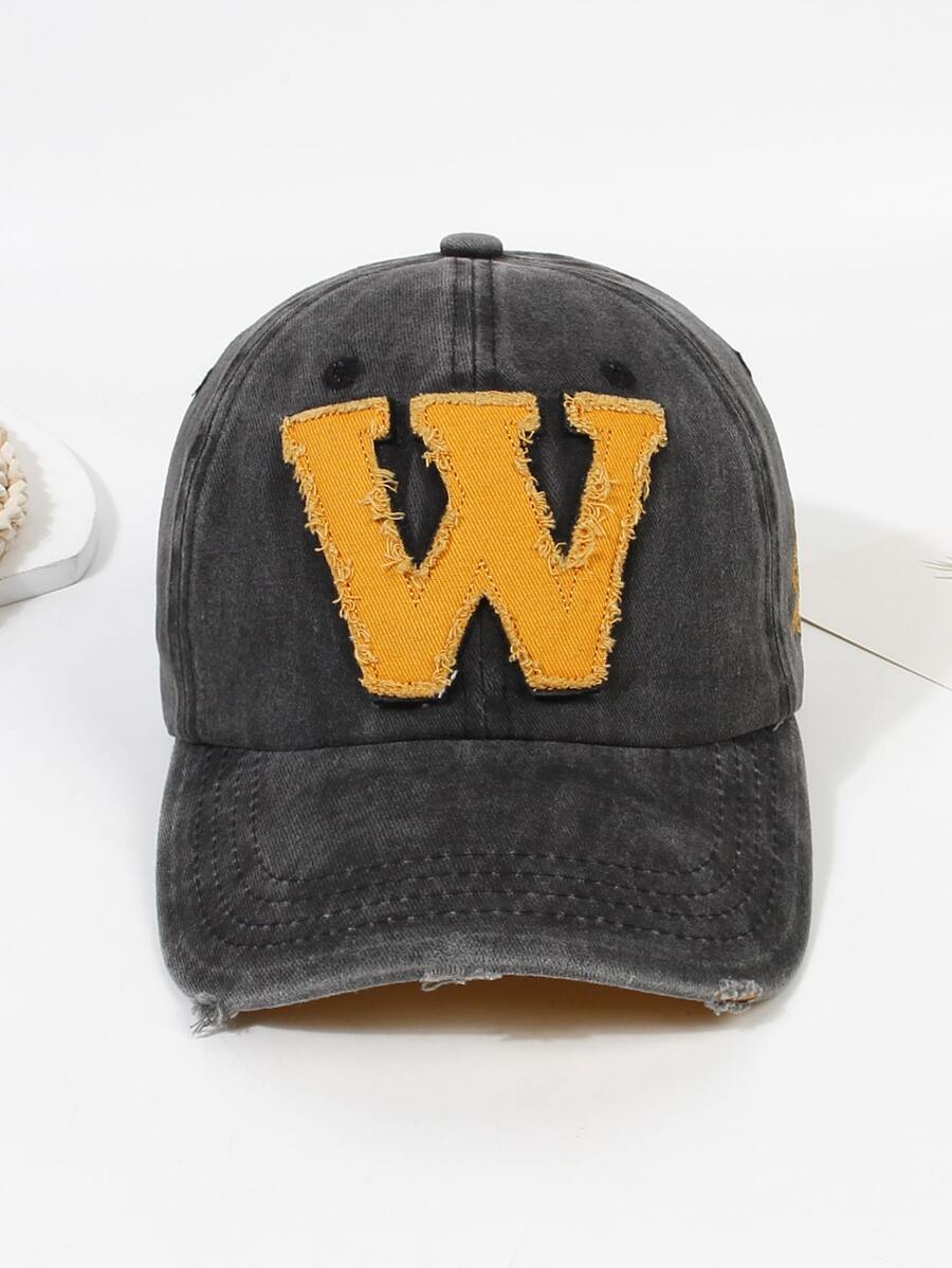 Gorra de béisbol con diseño de parche de letra desgarro