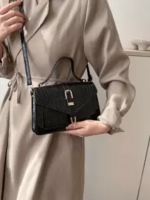 鱷魚壓紋搭扣裝飾翻蓋方包 - 黑色 - 查看 2