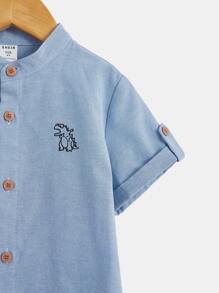 SHEIN 簡約卡通圖案袖扣裝飾編織立領大學風襯衫（適合年輕男孩）