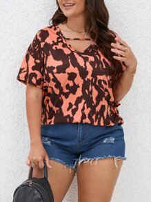 SHEIN LUNE 大碼滿版印花前鏤空T恤 - 彩色 - 查看 2