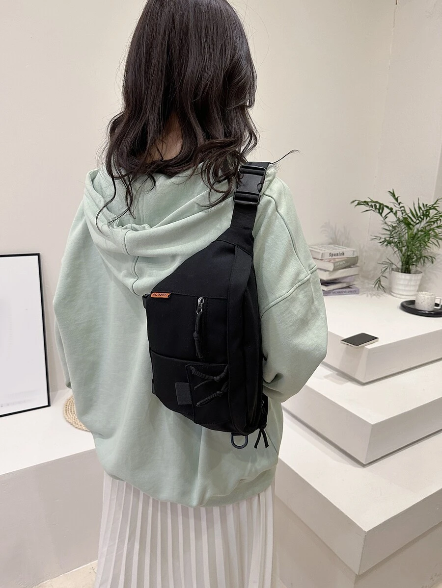 Riñonera con diseño de parche de letra - Negro - Ver 1