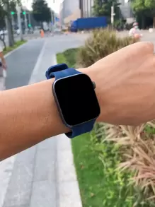 极简硅胶表带，兼容 42mm、38mm、40mm、41mm、44mm、45mm、46mm、49mm 尺寸，时尚智能手表替换表带，适用于 Series Ultra2、Ultra SE2、SE 11、10、9、8、7、6、5、4、3、2、1 等型号，男女通用，黑色，学生返校季理想礼物 - 藍色 - 查看 4