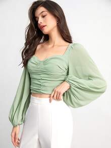 BizChic 雞心領口褶邊燈籠袖短款襯衫