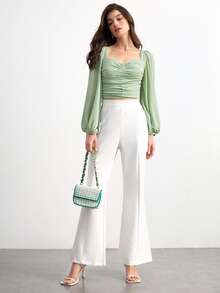 BizChic 雞心領口褶邊燈籠袖短款襯衫