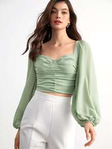 BizChic 雞心領口褶邊燈籠袖短款襯衫