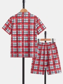 SHEIN 男孩格紋印花口袋貼布襯衫和短褲睡衣套裝